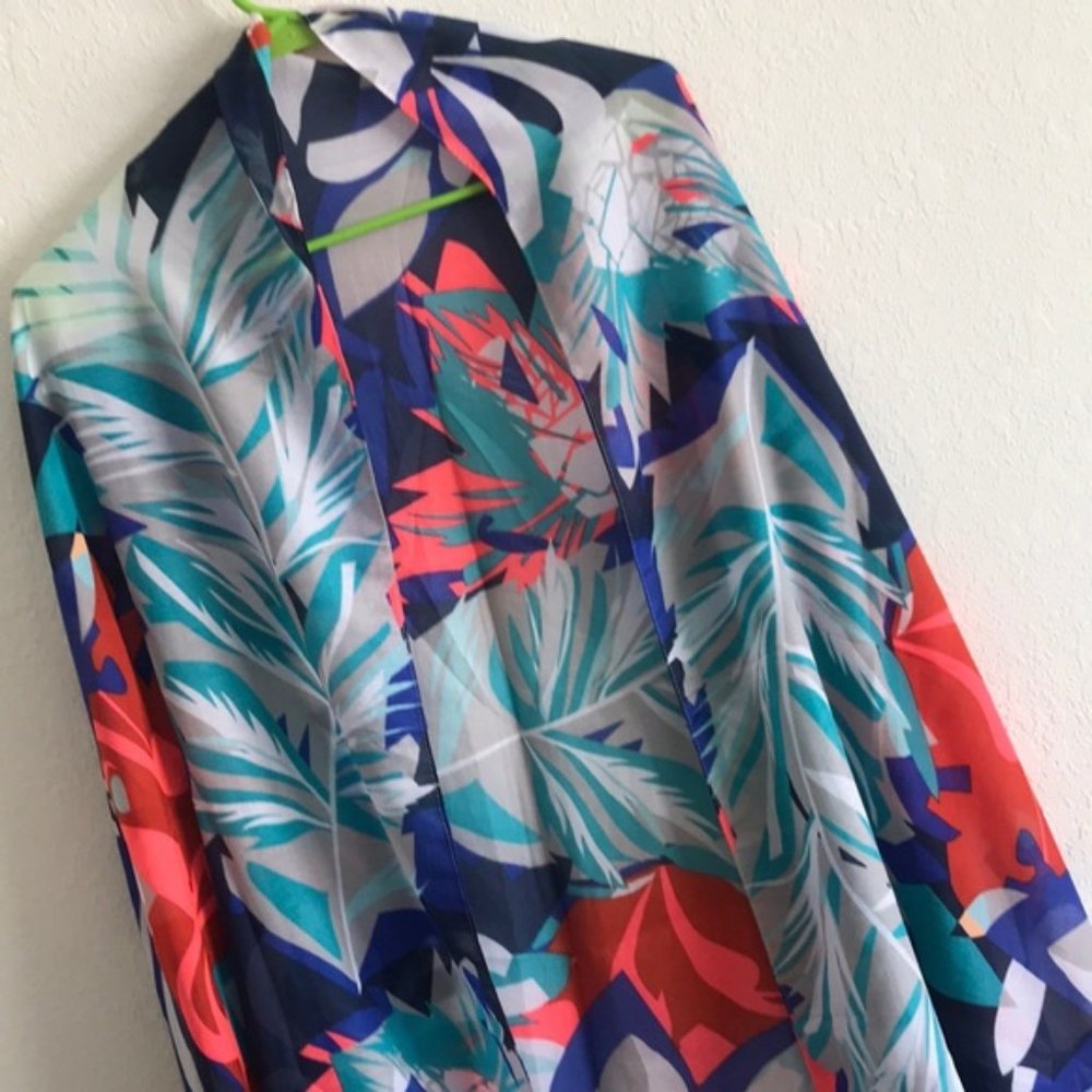 ⬇️$10 ⬇️ H&M - Floral scarf